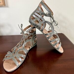 Gentle Souls Pewter Metalic Gladiator Sandals. Size 8.5M